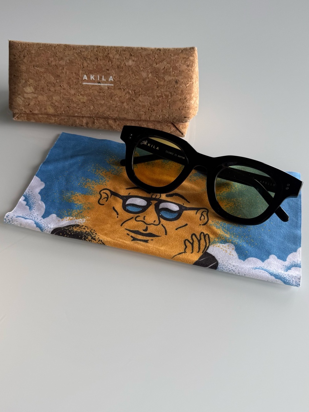 Akila Apollo chunky frame sunnies